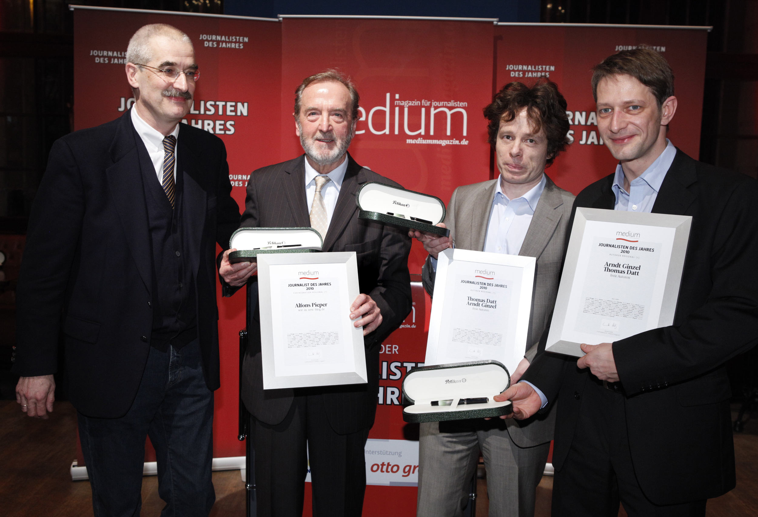 DEU, Berlin, 7.02.2011, medium magazin, Preisverleihung an die "Journalisten des Jahres 2010", Cafe im Zeughaus im Deutschen Historischen Museum, Sergej Lochthofen (Ehem. Chefredakteur "Thueringer Allgemeine"), Alfons Pieper ("Wir in NRW", 1. Platz - Chefredakteur regional), Thomas Datt (freier Autor, 1. Platz - Autoren regional), Arndt Ginzel (freier Autor, 1. Platz - Autoren regional),
[ (c) Wolfgang Borrs, Wiener Str. 11, D-10999 B e r l i n, Mobile +49.171.5332491, www.borrs.de, mail@borrs.de; ]