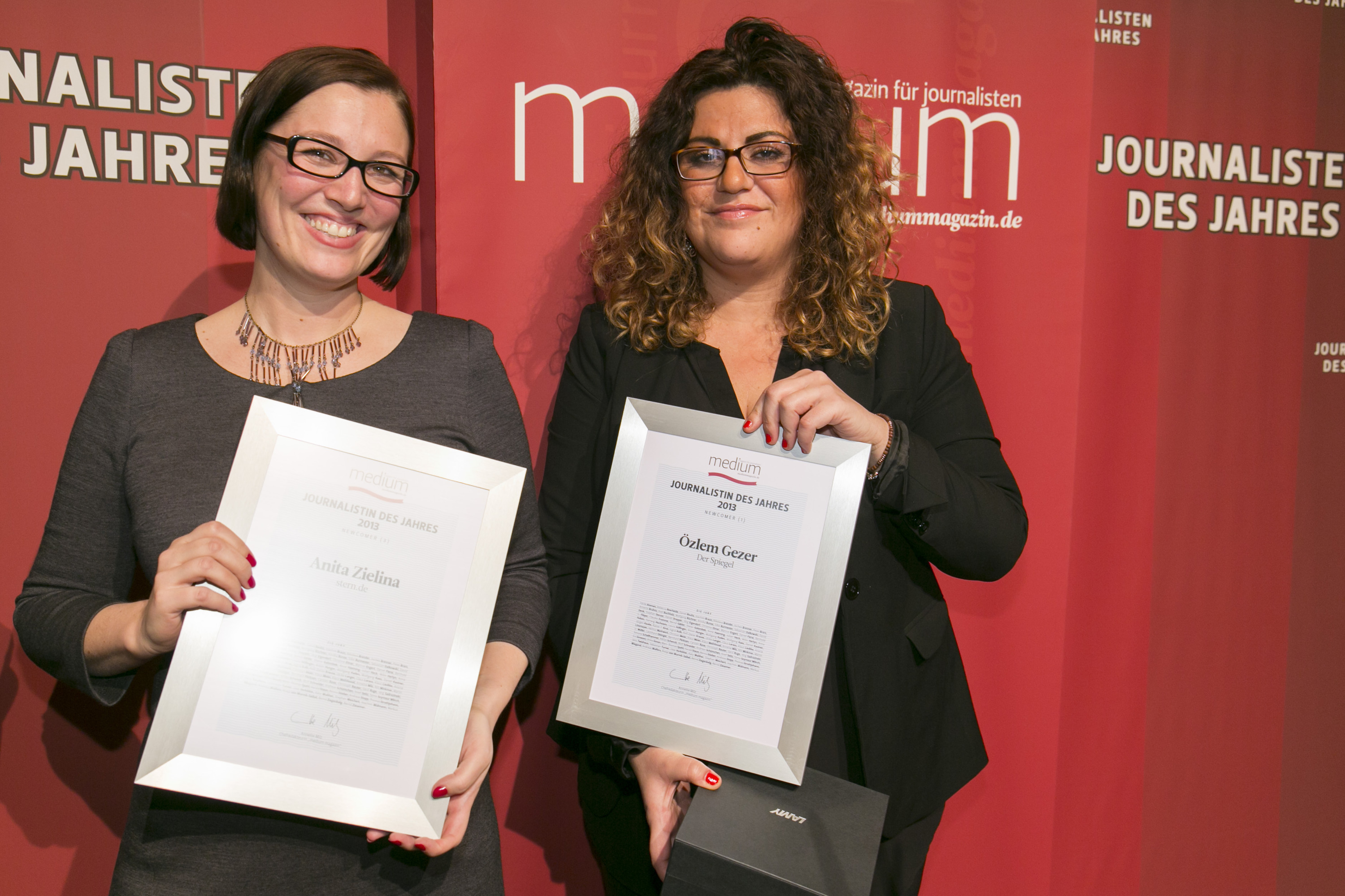 DEU, Berlin, 03.02.2014, medium magazin, Feier und Preisverleihung an die "Journalisten des Jahres 2013", Cafe im Zeughaus im Deutschen Historischen Museum, v.l.: Anita Zielina (stern.de, Newcomer 3.), Oezlem Gezer (Der Spiegel, Newcomer 1.), 

[ (c) Wolfgang Borrs, Wiener Str. 11, D-10999 B e r l i n, Mobile +49.171.5332491, www.borrs.de, mail@borrs.de; ]