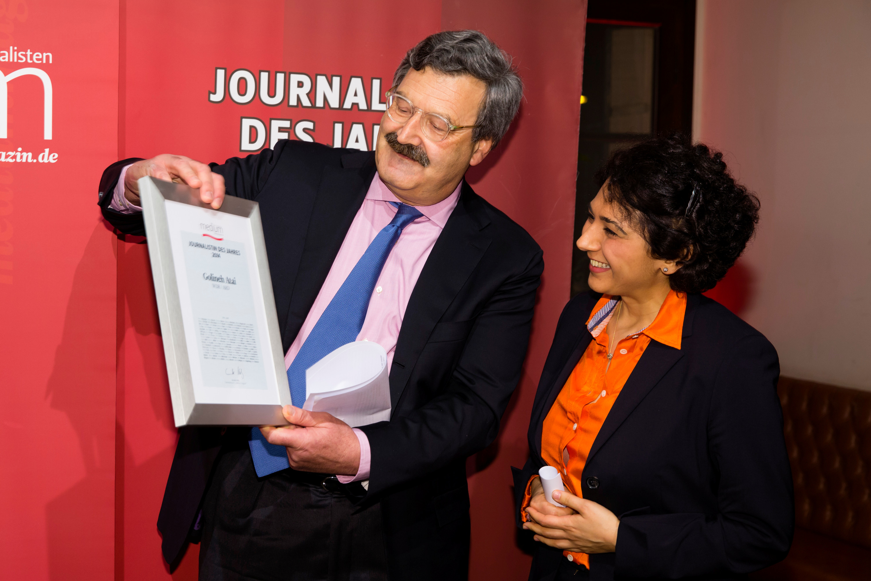 DEU, Berlin, 23.02.2015, medium magazin, Feier und Preisverleihung an die "Journalisten des Jahres 2014", Cafe im Zeughaus im Deutschen Historischen Museum, v.l.: N. Brender (Laudator) und Golineh Atai (Journalistin des Jahres), [ (c) Wolfgang Borrs, Wiener Str. 11, D-10999 B e r l i n, Mobile +49.171.5332491, www.borrs.de, mail@borrs.de; ]