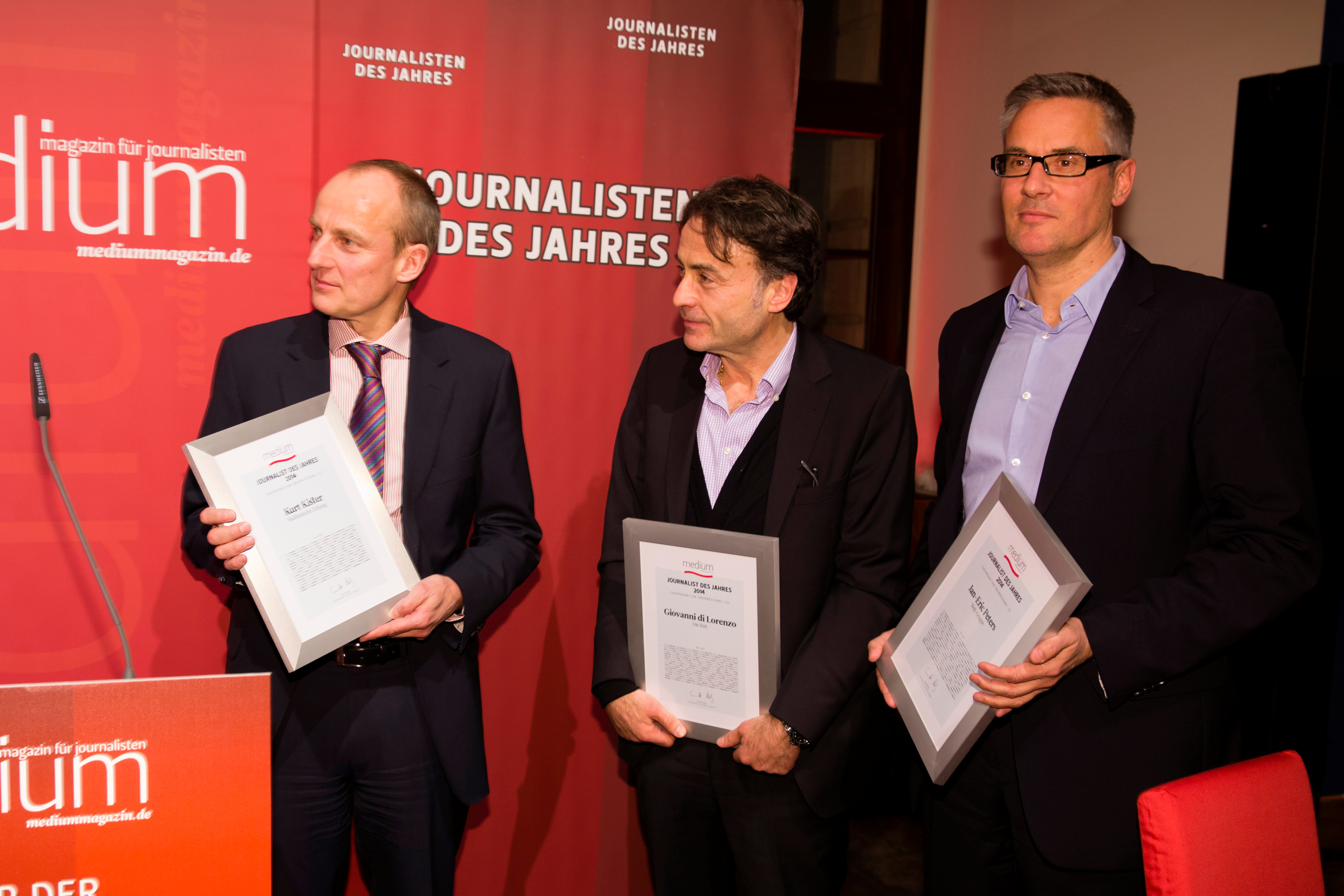 DEU, Berlin, 23.02.2015, medium magazin, Feier und Preisverleihung an die "Journalisten des Jahres 2014", Cafe im Zeughaus im Deutschen Historischen Museum, v.l.: Wolfgang Krach, stelv. Chefred. SZ (fÃ¼r Kurt Kister, Sueddeutsche Zeitung, Chefredaktion Ueberregional 1.), Giovanni di Lorenzo (Zeit, Chefredaktion Ueberregional 2.), Jan-Eric Peters (Welt -Gruppe, Chefredaktion Ueberregional 3.),[ (c) Wolfgang Borrs, Wiener Str. 11, D-10999 B e r l i n, Mobile +49.171.5332491, www.borrs.de, mail@borrs.de; ]