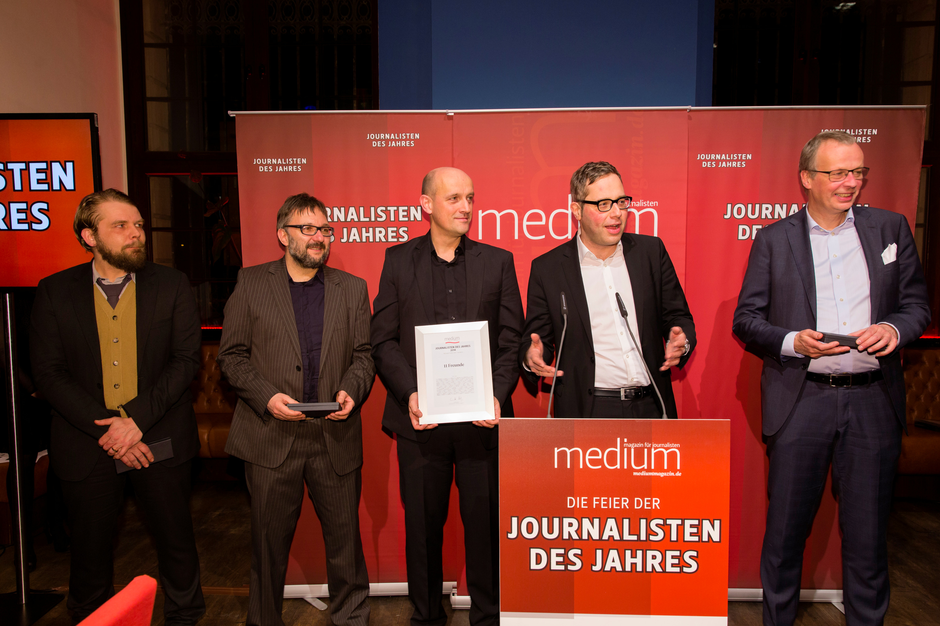 DEU, Berlin, 23.02.2015, medium magazin, Feier und Preisverleihung an die "Journalisten des Jahres 2014", Cafe im Zeughaus im Deutschen Historischen Museum, 11. Freunde, Redaktion des Jahres (am Mikro: Philipp Koester)[ (c) Wolfgang Borrs, Wiener Str. 11, D-10999 B e r l i n, Mobile +49.171.5332491, www.borrs.de, mail@borrs.de; ]