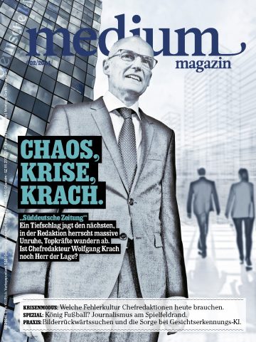 Cover des "medium magazins" 02 / 2024 mit Wolfgang Krach auf dem Titel. Schlagzeile: Chaos, Krise, Krach. "Süddeutsche Zeitung" Ein Tiefschlag jagt den nächsten, in der Redaktion herrscht massive Unruhe, Topkräfte wandern ab. Ist Chefredakteur Wolfgang Krach noch Herr der Lage? Außerdem: Krisenmodus: Welche Fehlerkultur Chefredaktionen heute brauchen. Spezial: König Fußball? Journalismus am Spielfeldrand. Praxis: Bilderrückwärtssuchen und die Sorge bei Gesichtserkennungs-KI.