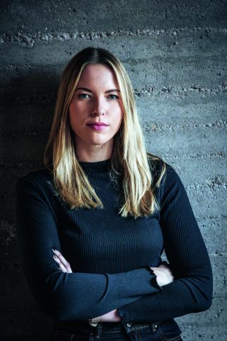 Isabel Ströh, Jahrgang 1993, ist Investigativjournalistin und arbeitet unter anderem für Strg_F (NDR/Funk) und Panorama (ARD). Ihre journalistischen Schwerpunkte liegen in den Bereichen sexualisierte Gewalt, Cybercrime und Gesundheitspolitik. Isabel Ströh hat Ernährungs- und Lebensmittelwissenschaften in Kiel studiert und beim NDR volontiert. Foto: Gesche Jäger